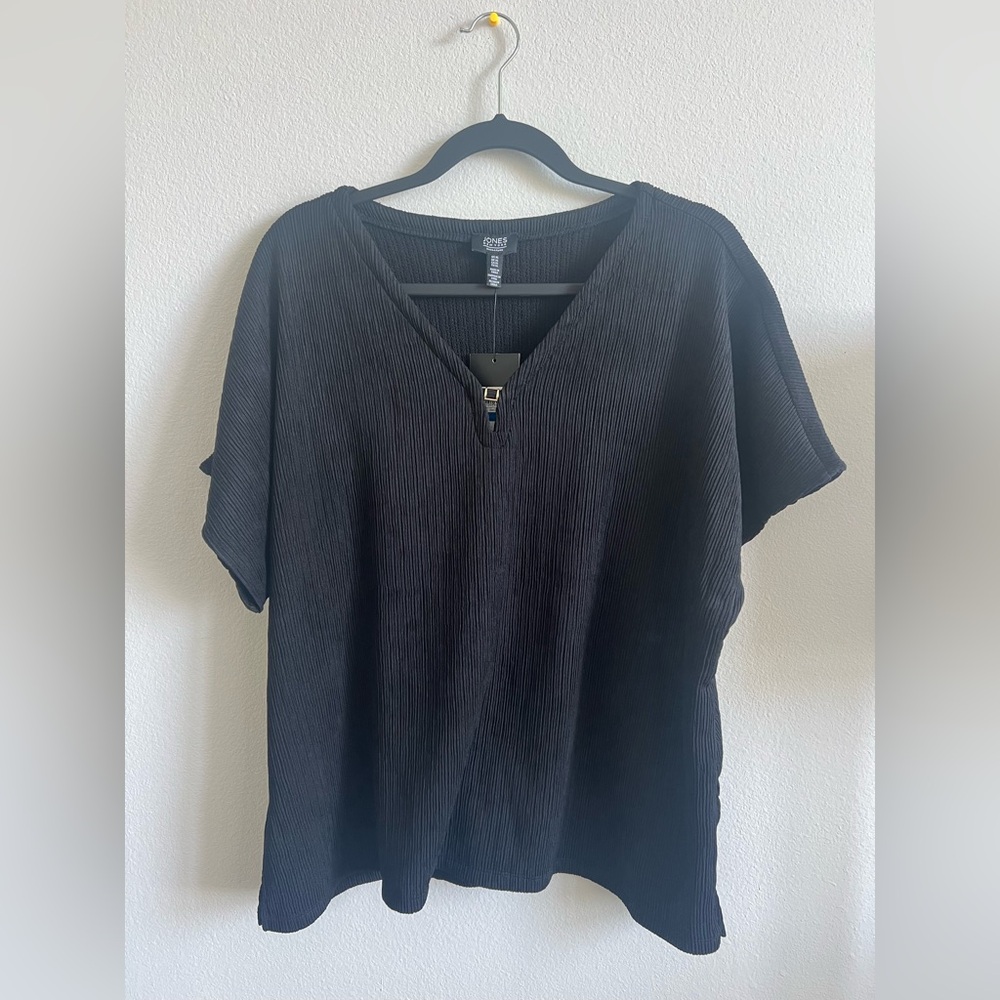 Jones New York Black Textured Short Sleeve V-Neck Top
